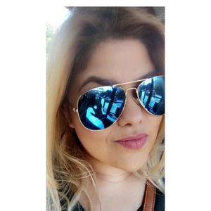 Meet your Posher, Doña